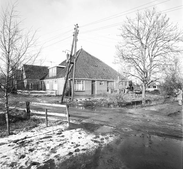 Afbeelding uit: circa 1975. Voor- en zijgevels.
Bron afbeelding: Stadsarchief.