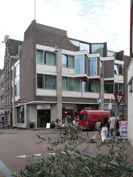 Afbeelding uit: augustus 2026. Gevel Haarlemmerdijk.