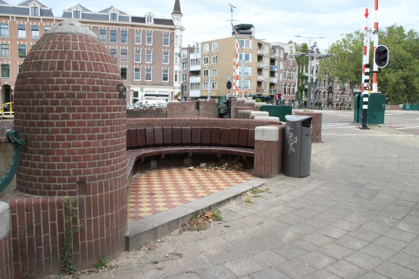 Afbeelding uit: augustus 2026. Zitje aan de zuidwestkant.
