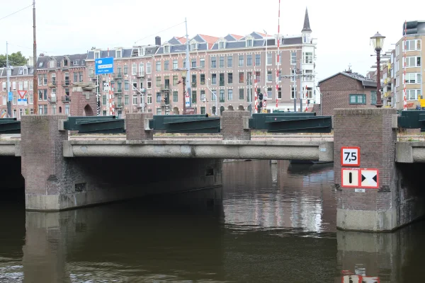 Afbeelding uit: augustus 2026. De middelste overspanning.