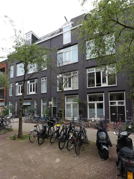 Afbeelding uit: september 2026. In het midden en rechts nummer 123-125, uit 1904.