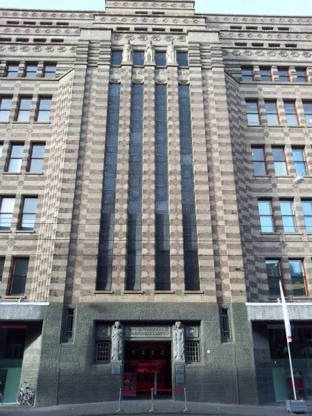 Afbeelding uit: november 2011. Het gebouw in de Vijzelstraat dat tegenwoordig naar De Bazel genoemd is.