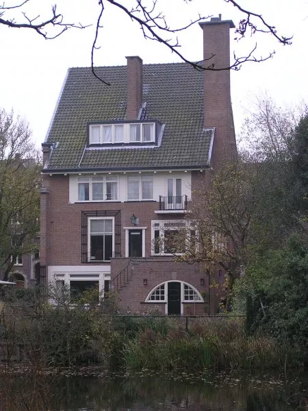Afbeelding uit: november 2011. Achterzijde, gezien vanuit het Vondelpark.