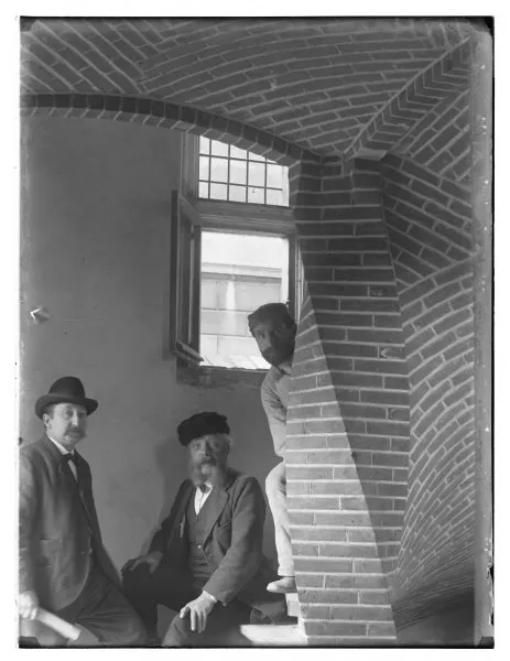 Afbeelding uit: onbekend. Een gemetselde wrongtrap, in de Franekertoren van het Fragmentengebouw. Ongedateerde foto.