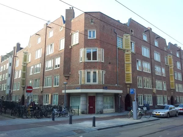 Afbeelding uit: november 2011. Hoek Van Brakelstraat - Witte de Withstraat 27-89.