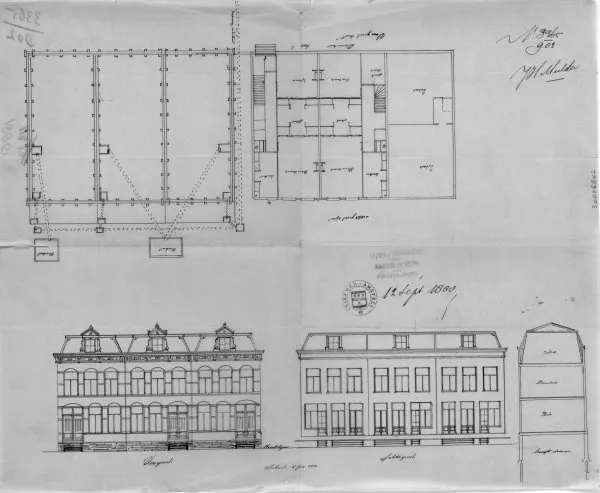 Afbeelding uit: 1888. Linksonder op deze bouwtekening is de voorgevel getekend, met trappetjes voor de deuren.