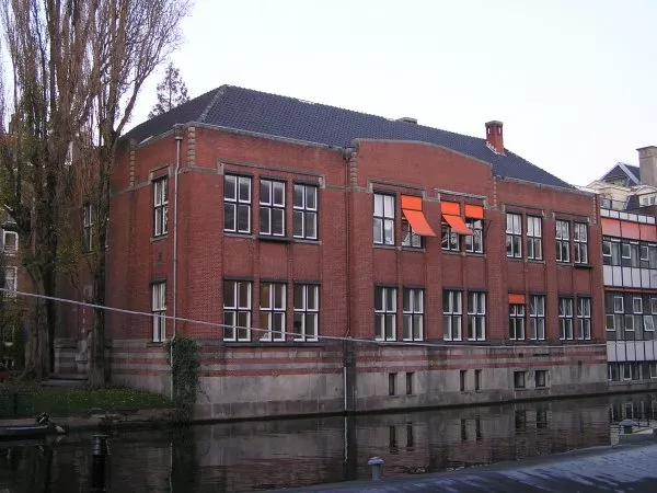 Afbeelding uit: november 2011. Zeemanlaboratorium, Plantage Muidergracht (voor Publieke Werken, 1921).
