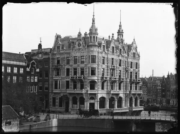 Afbeelding uit: 1896. Hotel de l'Europe, Nieuwe Doelenstraat (1896)