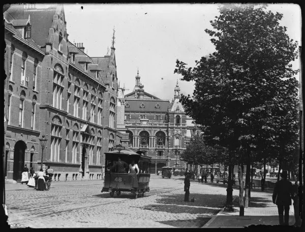 Afbeelding uit: 1901. Het gebouw links van het kantongerecht is het (inmiddels afgebroken) huis van bewaring.