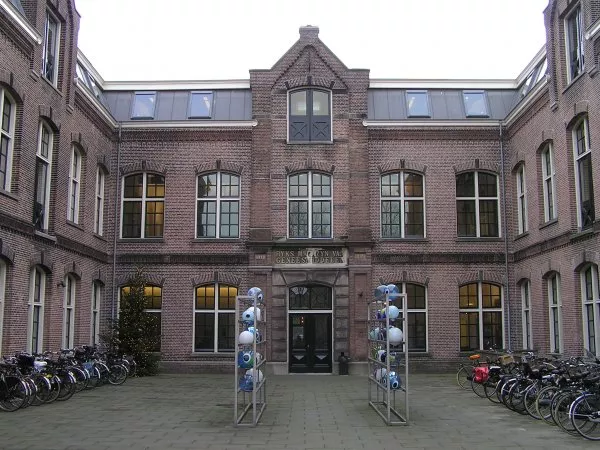Afbeelding uit: januari 2012. Oude hoofdingang.