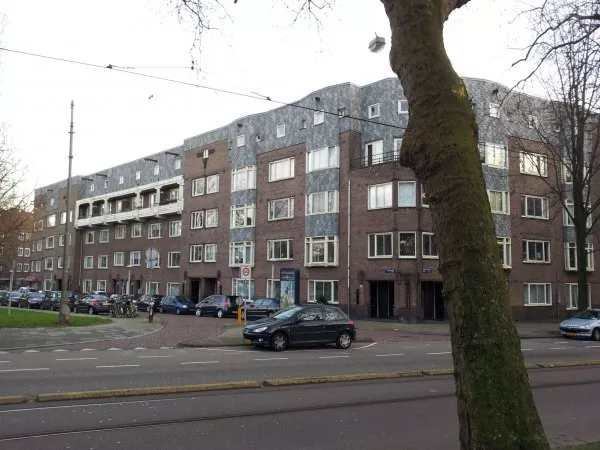 Afbeelding uit: januari 2012. Olympiakade, rechts de Amstelveenseweg.