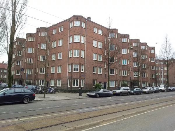 Afbeelding uit: februari 2012. Cornelis Krusemanstraat, links de Des Présstraat.