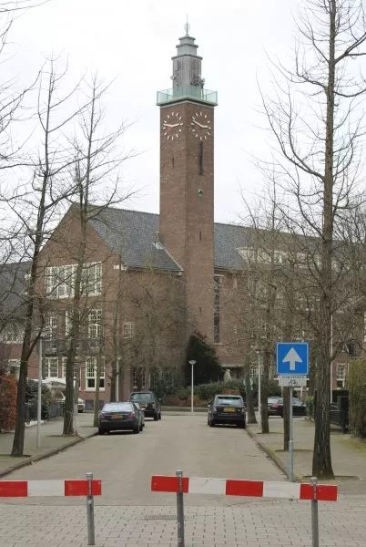 Afbeelding uit: februari 2012. De toren gezien door de Guido Gezellestraat.