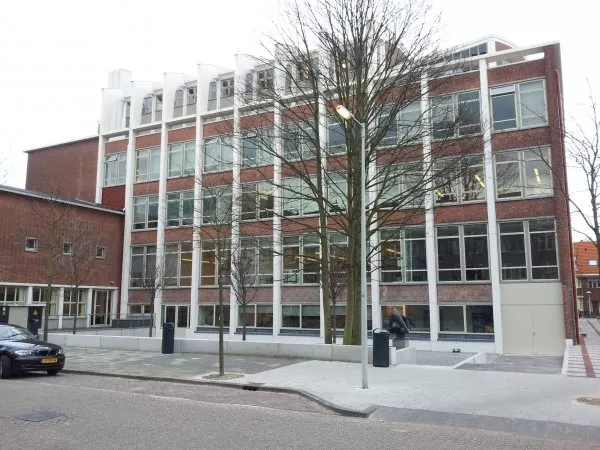 Afbeelding uit: maart 2012. School, Jan van Eijckstraat (samen met Van der Bom, 1956).