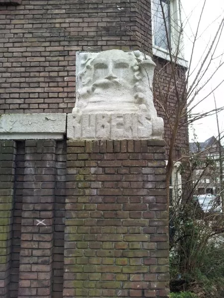 Afbeelding uit: maart 2012. Beeltenis van Rubens, hoek Rubensstraat.