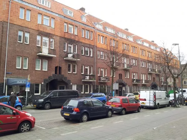 Afbeelding uit: maart 2012. Lutmastraat.