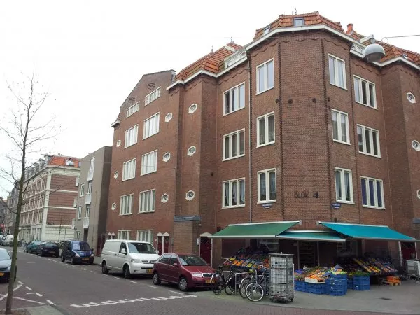 Afbeelding uit: maart 2012. Hoek Polanenstraat (rechts).
