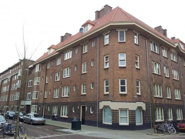 Afbeelding uit: maart 2012. Hembrugstraat, hoek Houtrijkstraat (rechts).