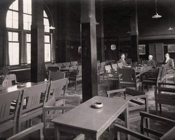 Afbeelding uit: 1918. Conversatiezaal.