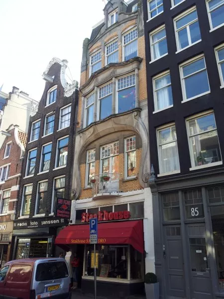 Afbeelding uit: maart 2012. Winkelhuis Haarlemmerstraat, 1906.