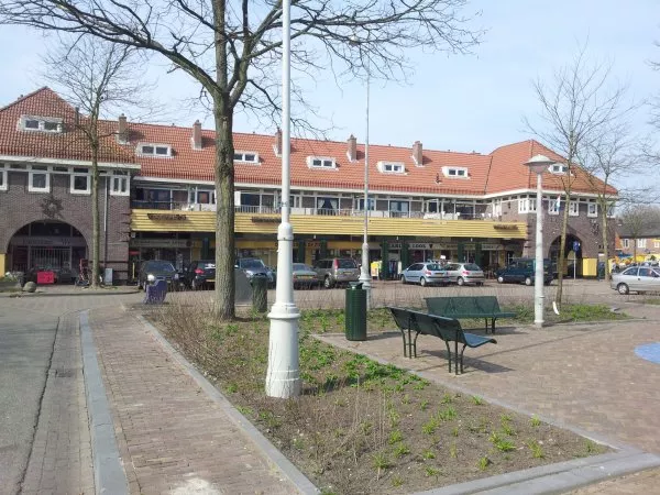 Afbeelding uit: maart 2012. Zonneplein, Tuindorp Oostzaan.