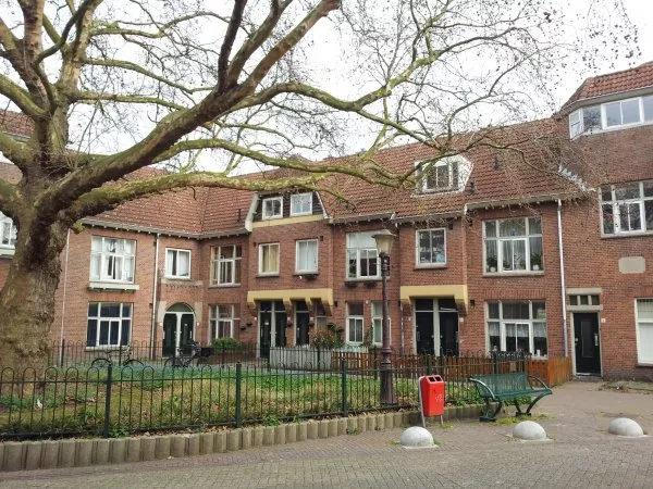 Afbeelding uit: maart 2012. Zwanenplein (1918, met Ingwersen).