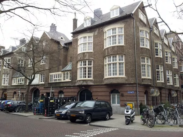 Afbeelding uit: maart 2012. Hoek Lomanstraat (rechts).