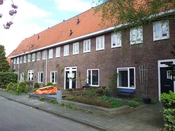 Afbeelding uit: april 2012. Hensbroekerstraat.