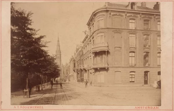 Afbeelding uit: Circa 1885. Op de achtergrond de Vondelkerk.