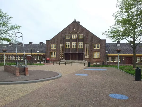 Afbeelding uit: mei 2012. 't Zonnehuis (Tuindorp Oostzaan).