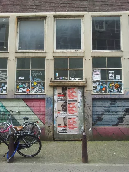 Afbeelding uit: juni 2012. Achterzijde, aan de Korte Leidsedwarsstraat.