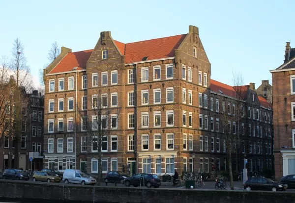 Afbeelding uit: januari 2013. Houtmankade, rechts de Dirk Hartoghstraat.