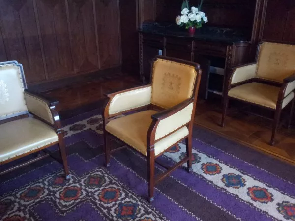 Afbeelding uit: februari 2013. De Bazel ontwierp ook deze stoelen.