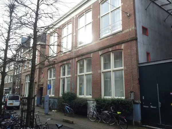Afbeelding uit: februari 2013. Schoolgebouw aan de Govert Flinckstraat.