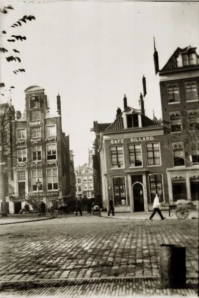 Afbeelding uit: Circa 1897. Foto van de situatie vóór het ontwerp van Van Arkel gebouwd werd.