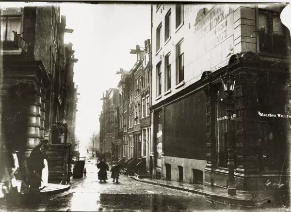 Afbeelding uit: 1907. De Binnen Wieringerstraat.