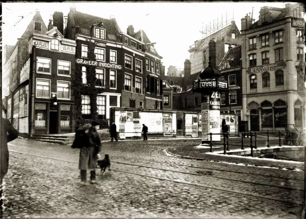 Afbeelding uit: Circa 1907. Links het huizenblok dat moest wijken voor Industria, gezien vanaf het Rokin.