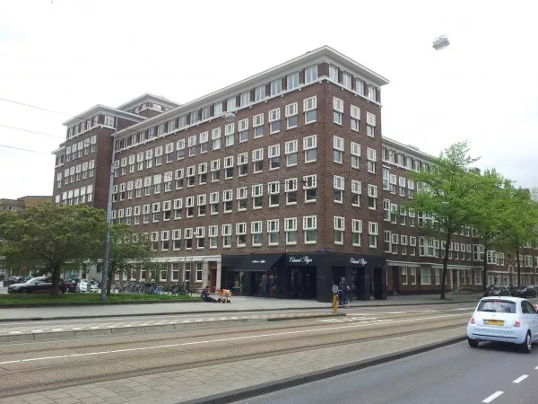 Afbeelding uit: mei 2013. Minervaplein 26-36, het westelijke blok.